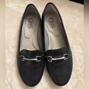 Cliffs by White Mountain Black Loafers